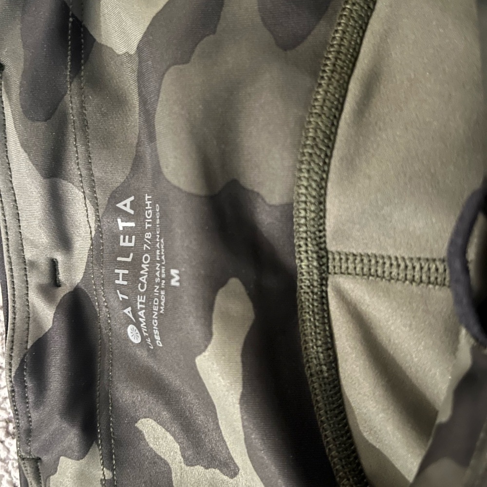 NWT Athleta 7/8 Women's Camo Leggings - Picture 2 of 8